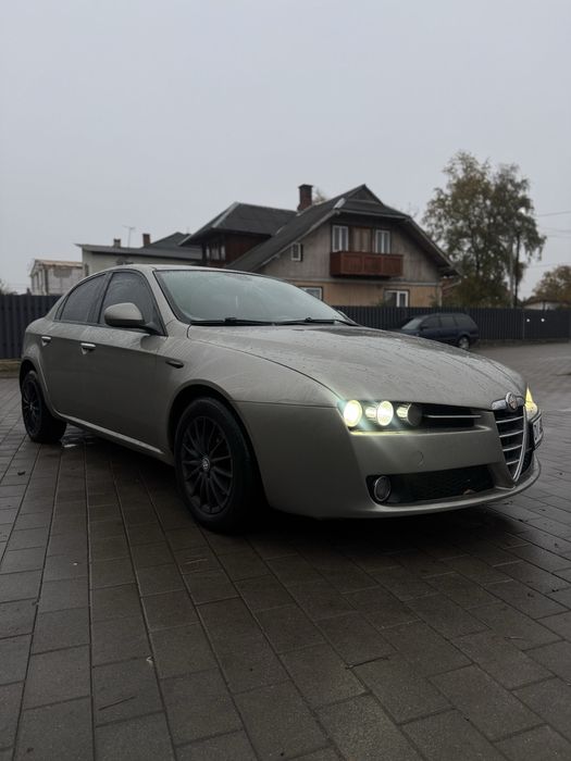 Продам гарне авто Alfa Romeo нічого робити не потрібно терміново