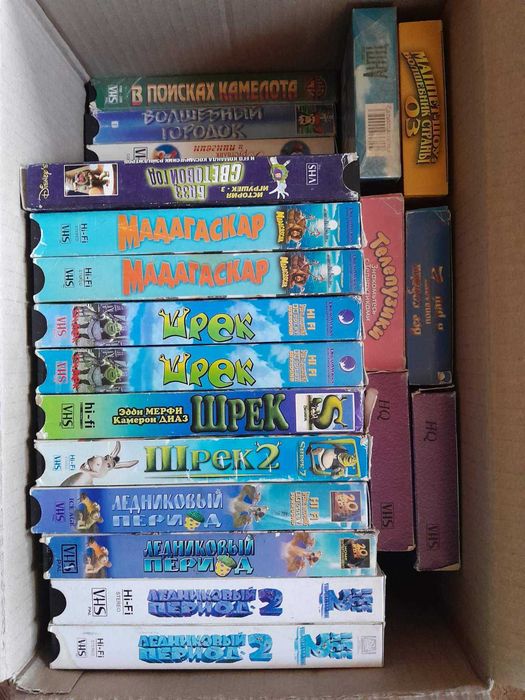 Видеокассеты с фильмами и мультфильмами відеокасети vhs: 200 грн
