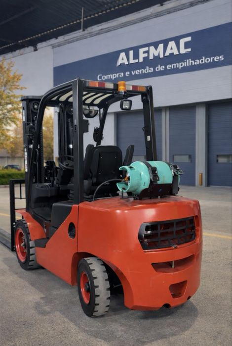 Empilhador triplex 3500kg!! 2019!! Como novo!!