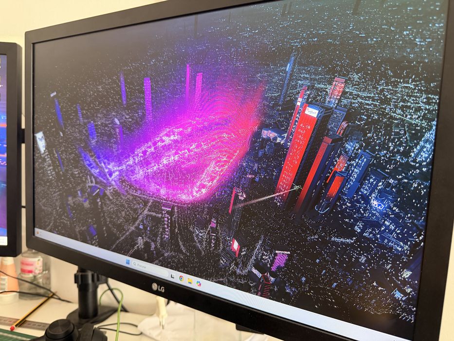2 Monitores LG + Braço Duplo VESA – Excelente Estado