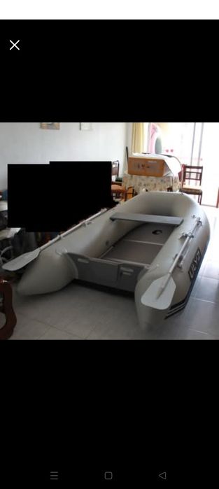 Vendo barco insuflável com motor incluído