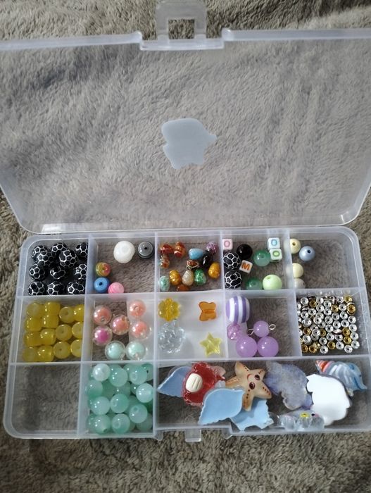 Продам бусини та матеріали