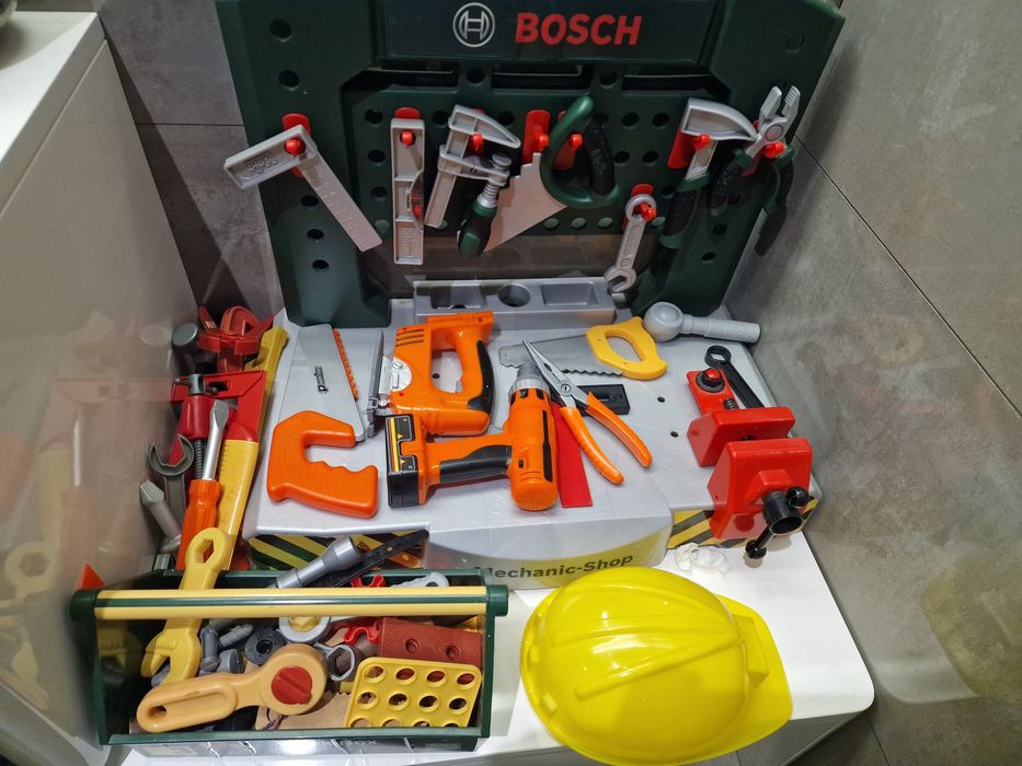 Bancada de trabalho com ferramentas Bosch (criança)