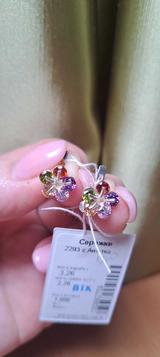 Продам нежные серебрянные серьги с цветными фианитами