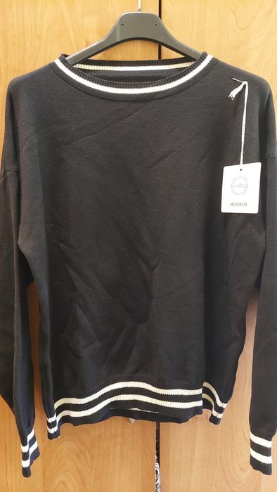 Sweter czarny z białym lampasem na  s m l