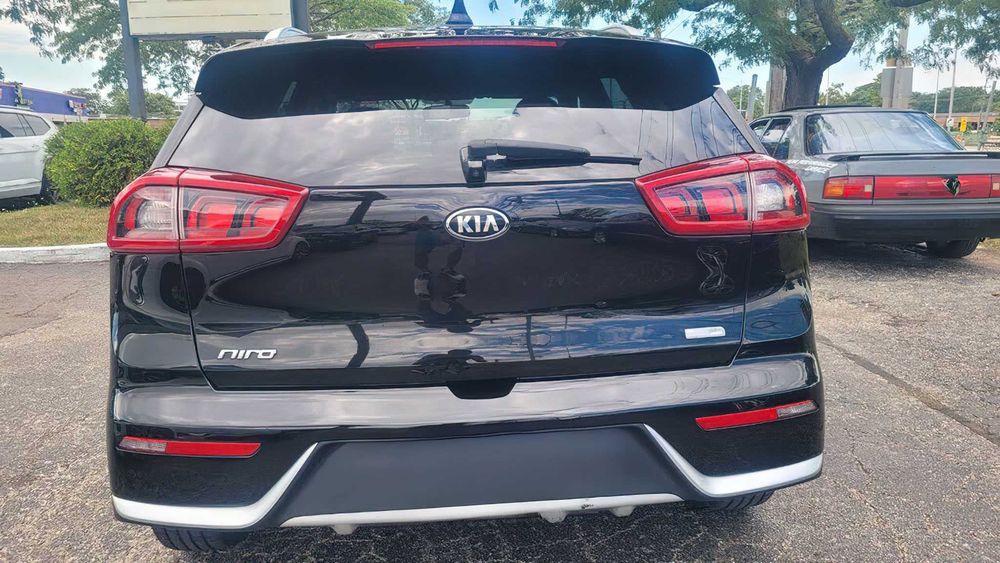 Kia Niro EX      2017