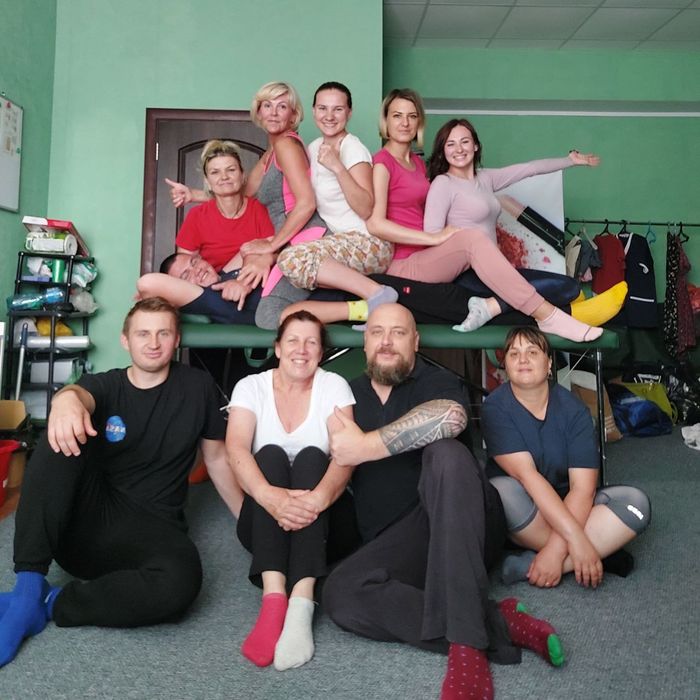 Виробник продає переносні кушетки з авто відкриванням додому та салон