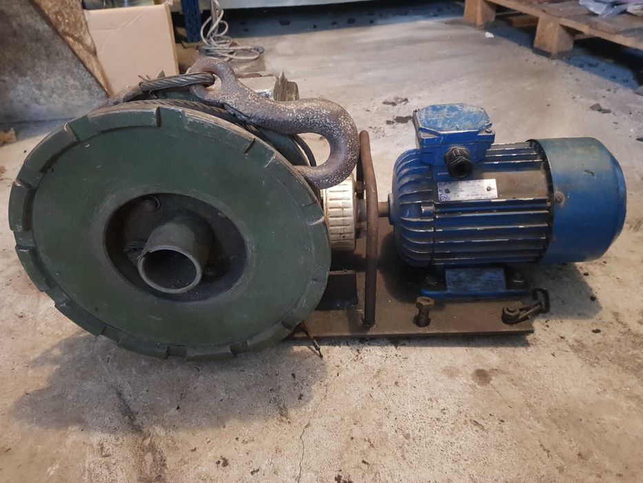 Wyciągarka- dźwig budowlany