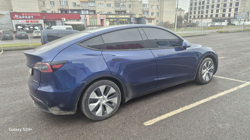 Продаж авто Tesla Y 7 міст