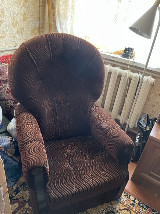 шкаф,кресла,диван,тумбочки