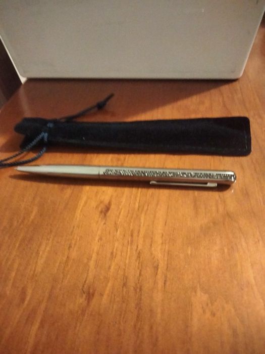 Caneta swaroski com saca de veludo