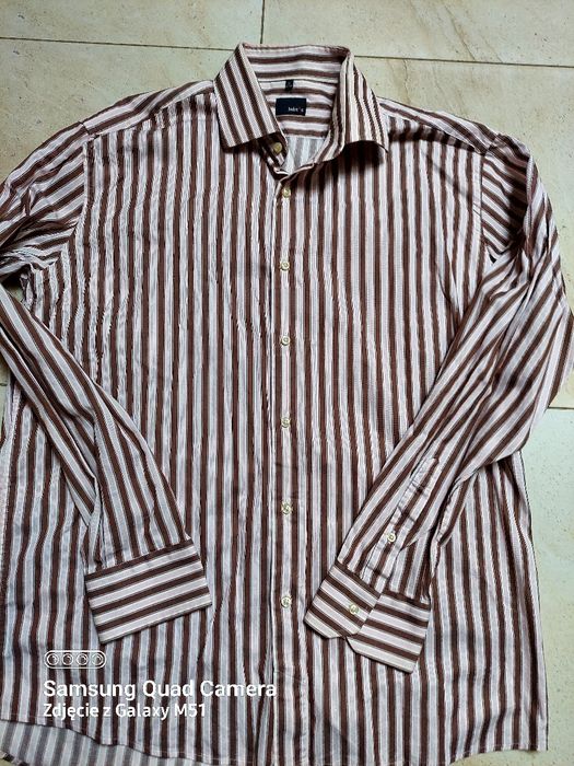 Męska koszula w paski.