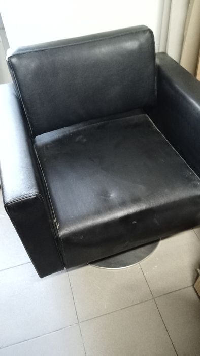 Cadeira de cabeleireiro com semi nova com função de subir e descer