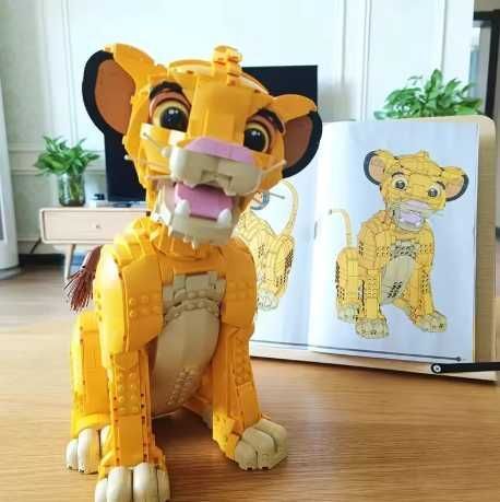 Великий яскравий конструктор "Левеня Сімба" подібний до Lego