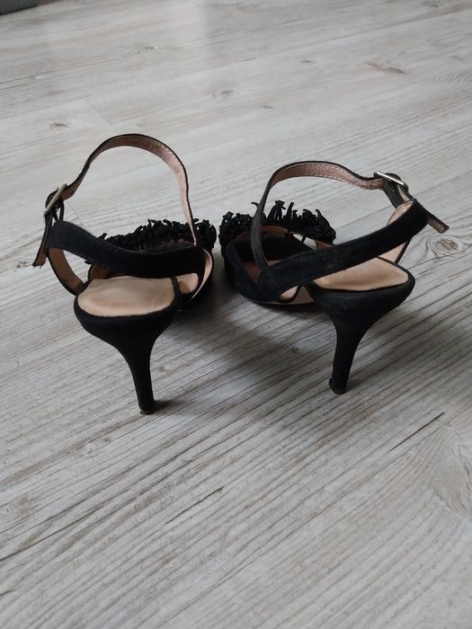 Sandałki na obcasie