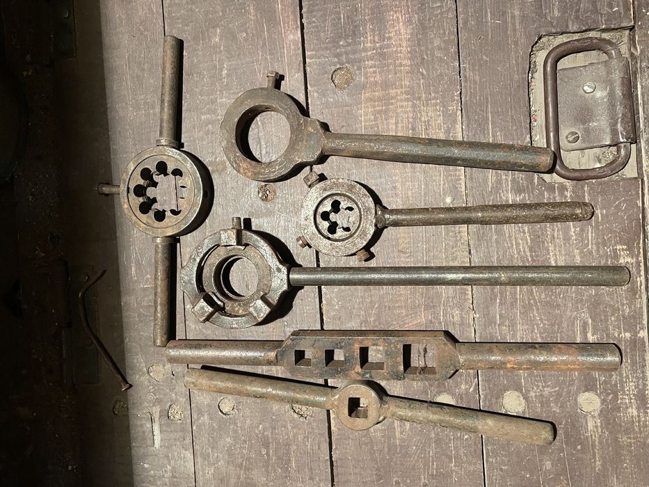 Набор ключей для нарезания резьбы (лерок)