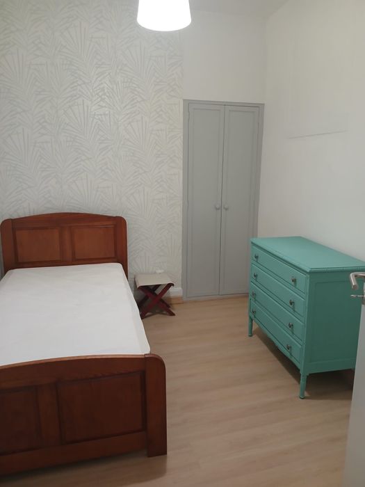 Aluga-se quarto a estudante em coimbra