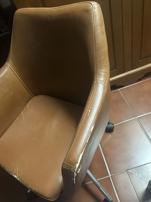 Cadeira de secretária castanha