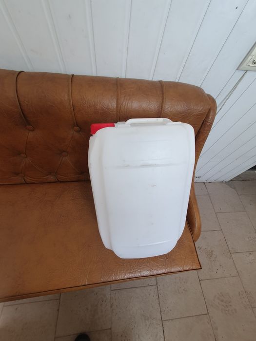 Продам каністри 20л.