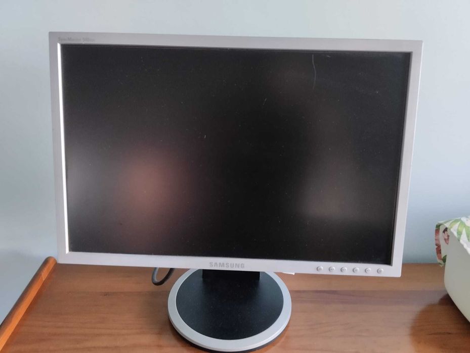 PC HP Z600 Worstation com oferta do monitor Samsung em bom estado