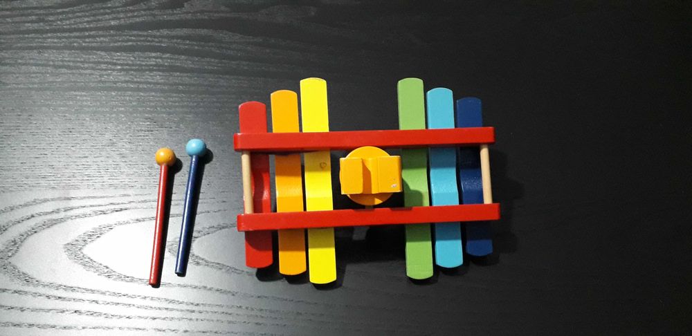 Xilofone em madeira para criança