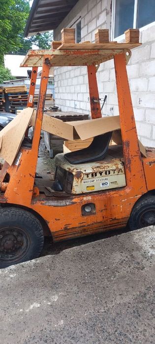 Навантажувач toyota