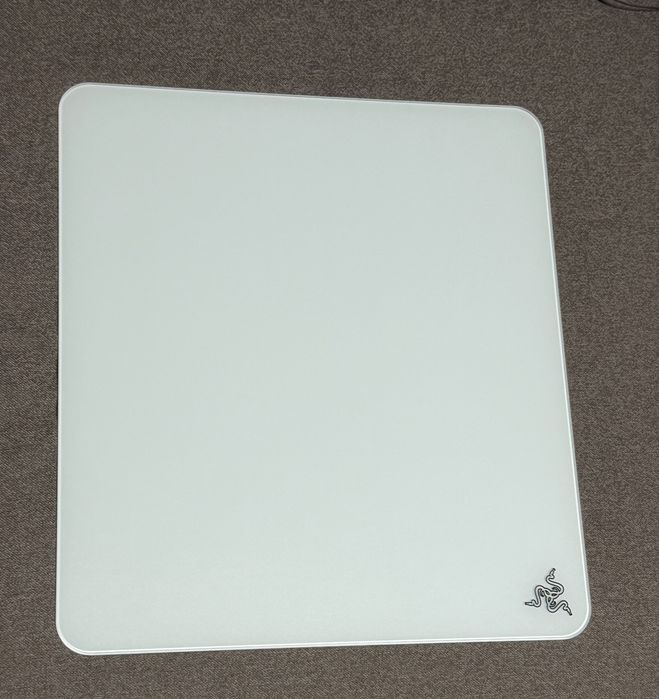Razer atlas mouse mat ( скляний коврик )