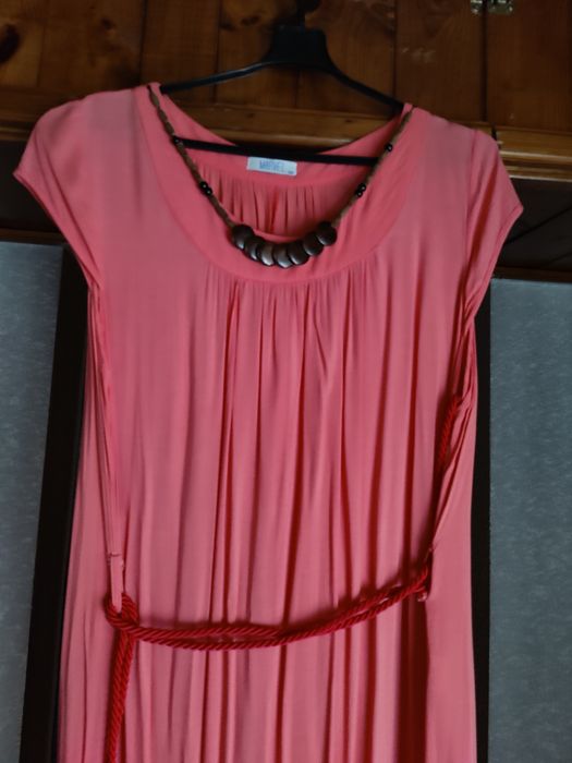 Продам жіночі костюми, плаття