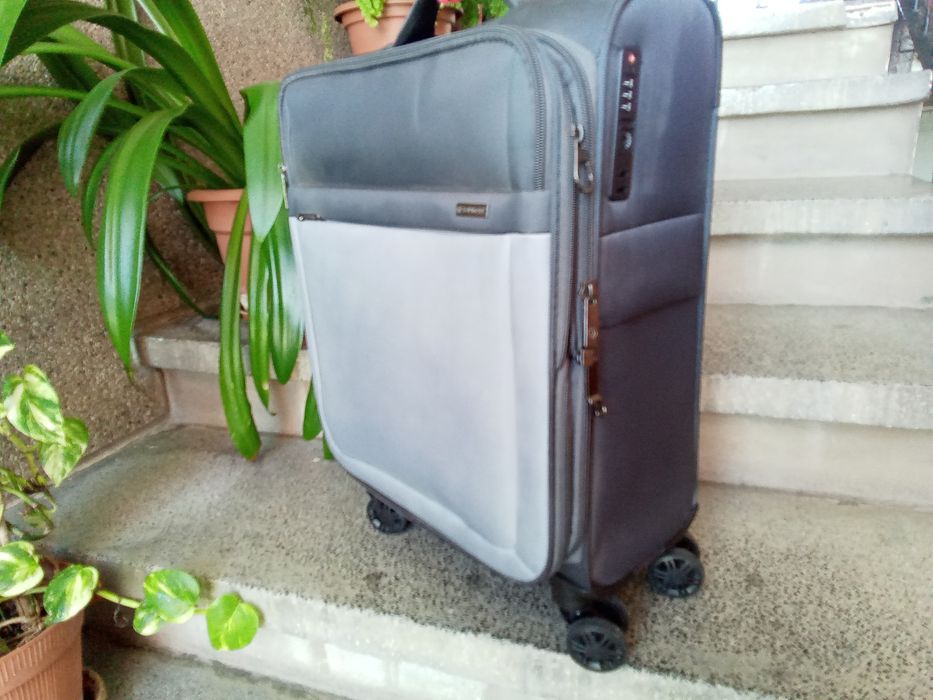 Malas de viagem quase novas