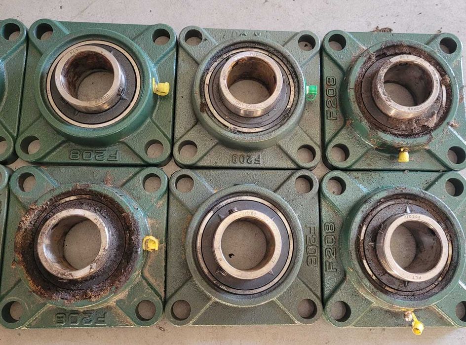 Zespoły łożysk z kołnierzem kwadratowym F208