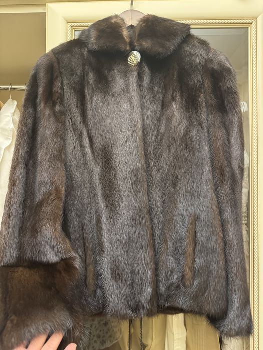 Норкова шуба , коричневого кольору