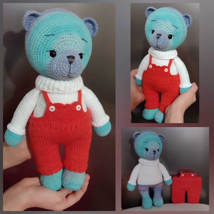Niebieski miś w czerwonych ogrodniczkach, szydełko, handmade