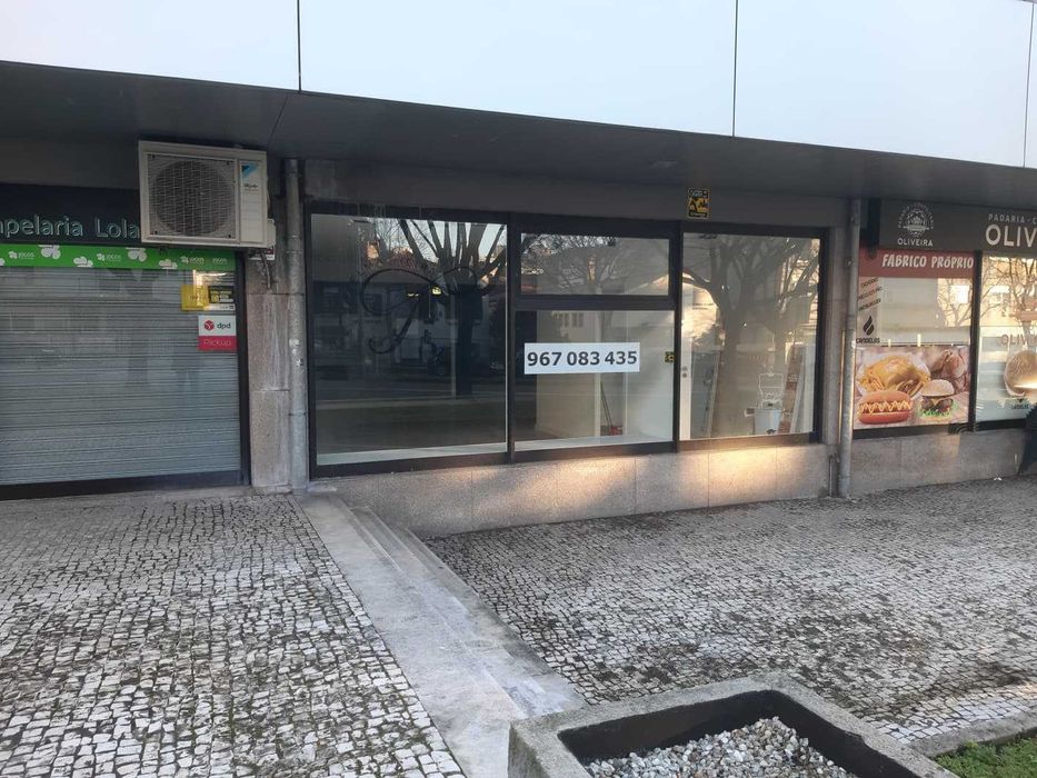 Loja luminosa com ampla montra em Lordelo do Ouro – Campo Alegre