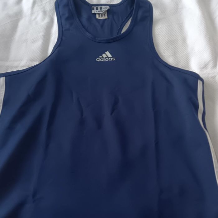 Camisetes de meia manga e uma caviada