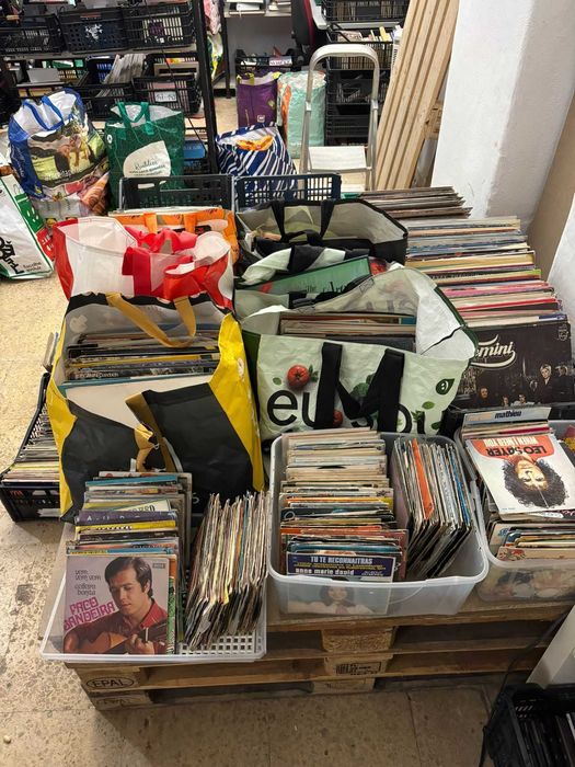 Armazém Livros, Vinil, CDs e DVDs para revenda