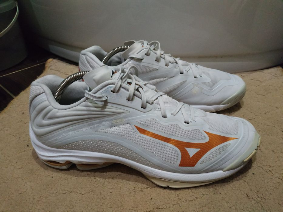 mizuno lightning z6 - купити чоловічі кросівки - Ціна на OLX.ua