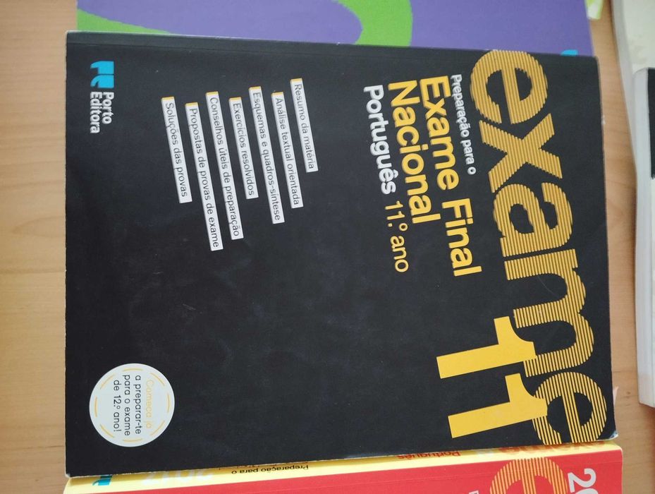 Livro Preparar exames português 11. Ano. da Porto editora