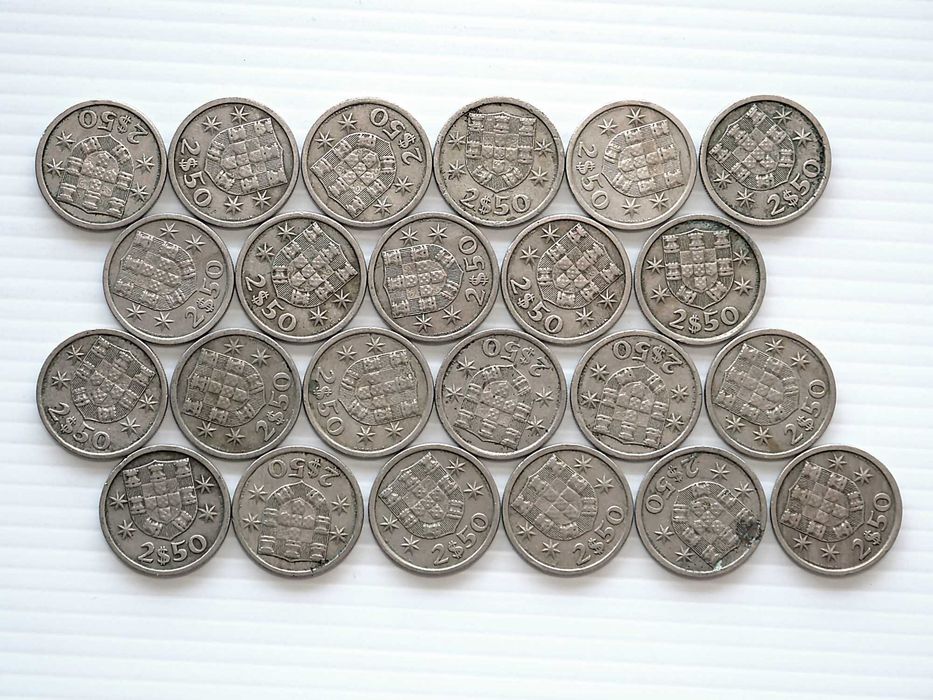 Lote de 23 Moedas 2 Escudos e 50 Centavos 1968