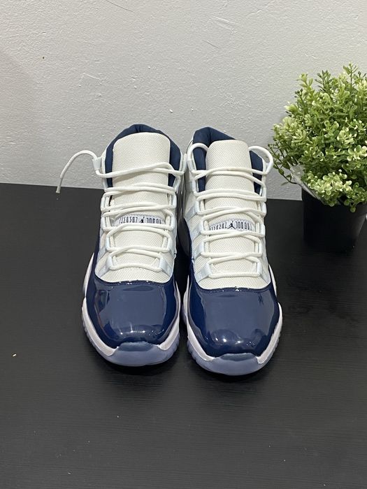 Jordan 11 azul e branco