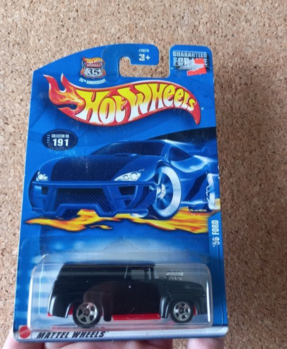 56 ford (abre capô) hot wheels