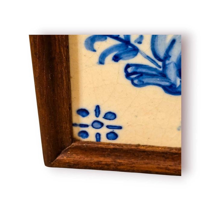 Azulejo Português Lamego com Moldura Madeira – Motivo Tradicional Azul