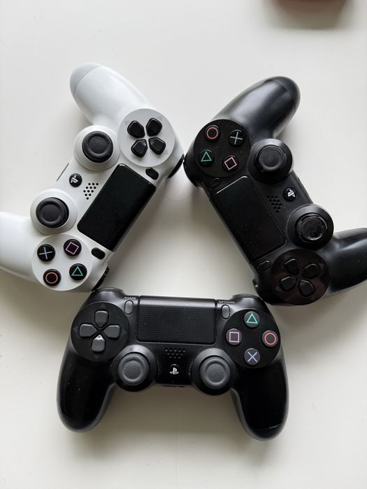 PlayStation 4 + akcesoria