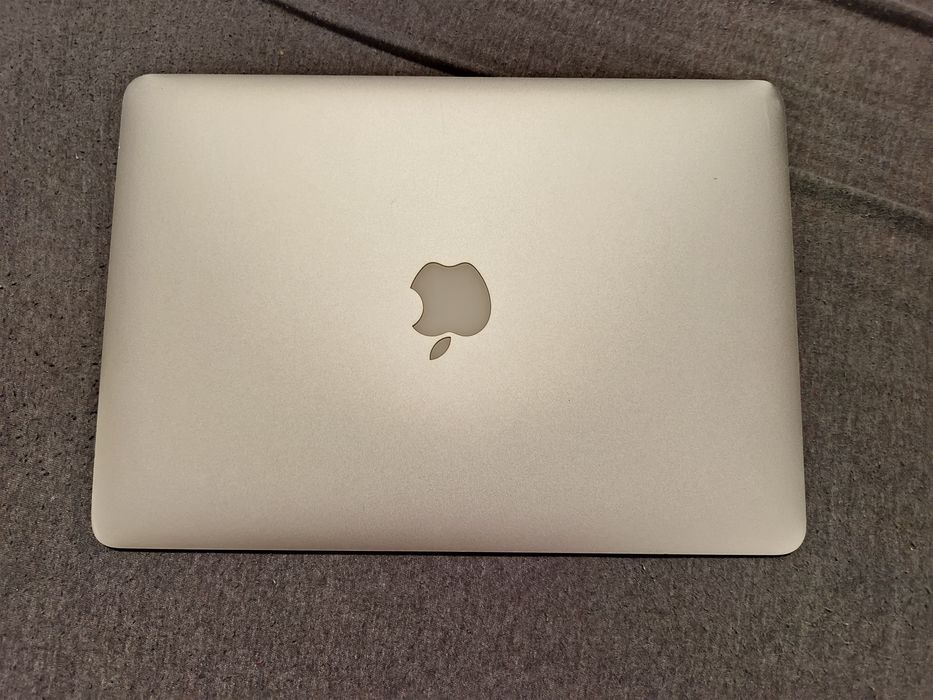 MacBook Air 2017468222857845166083