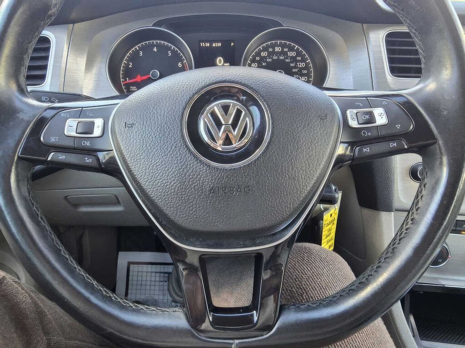 Volkswagen Golf      2015