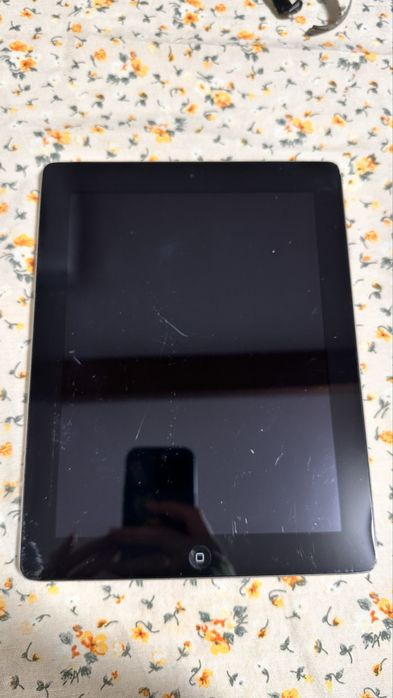 Ipad 4, гарний стан, екран цілий, батарея добре тримає