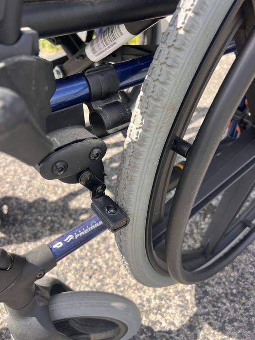 Cadeira de Rodas Breezy – Leve, Confortável e Fácil de Transportar