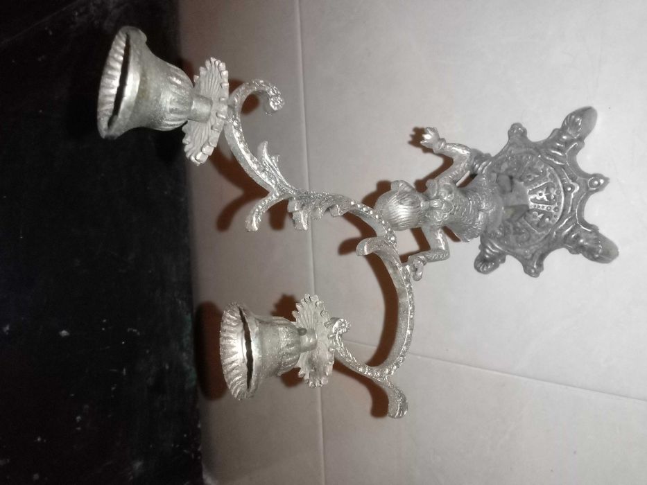 castiçal de dois braços antigo e abajour de candeeiros