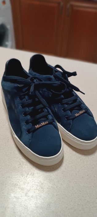 Продам кроссовки Max Mara