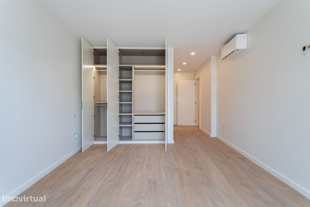 Apartamento T3 Novo a Estrear | 3 Suites | Vista Rio | Garagem Box | C