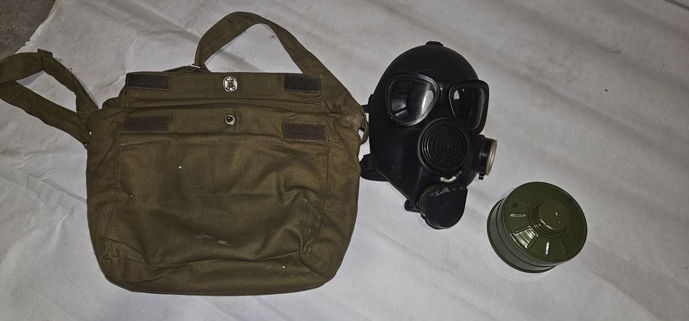 Противогаз з балоном